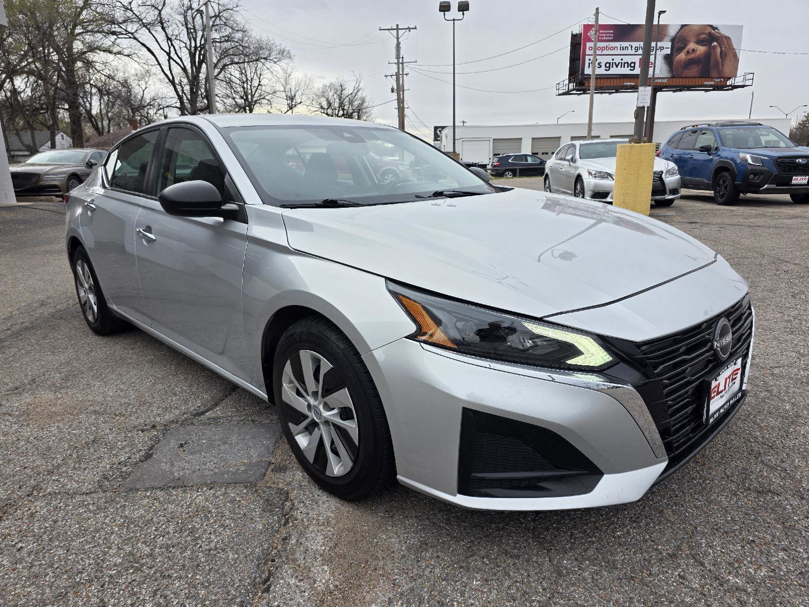 Used 2024 Nissan Altima 2.5 S image 3