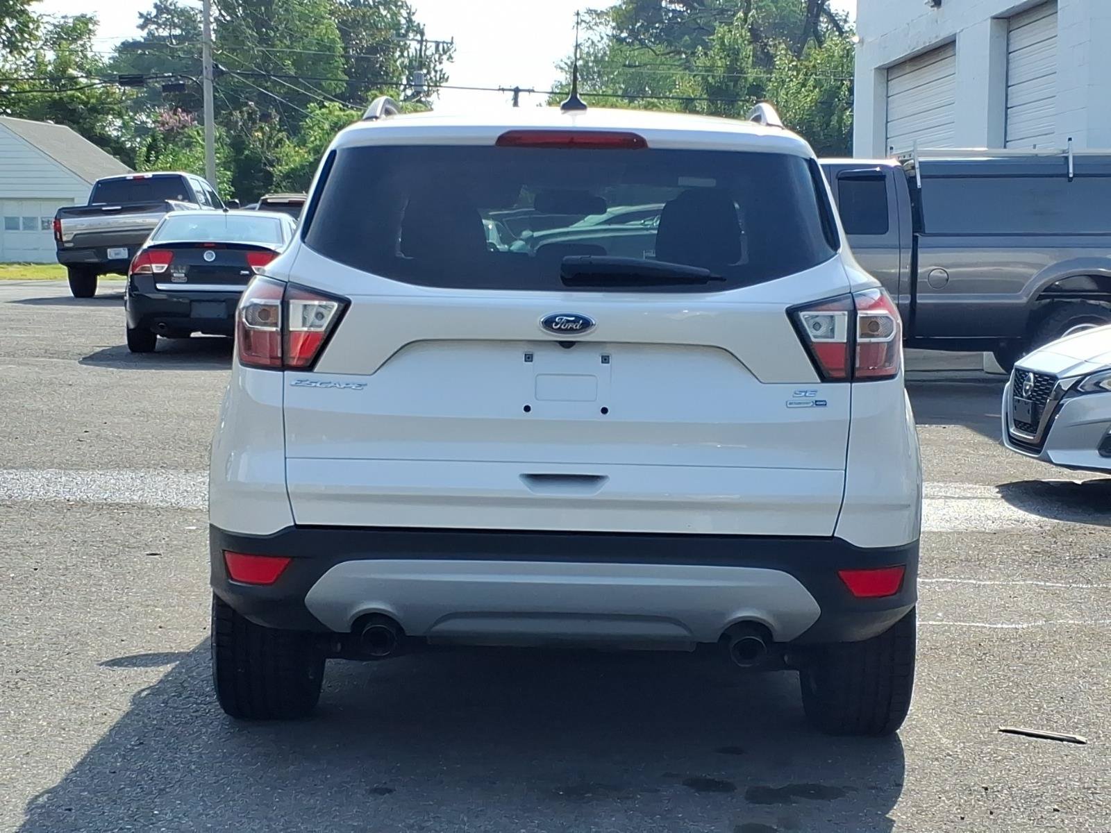 Used 2018 Ford Escape SE w/ Ford Safe & Smart Package AWD/4WD image 4