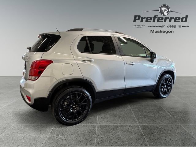 Used 2022 Chevrolet Trax LT w/ Sport Edition image 17