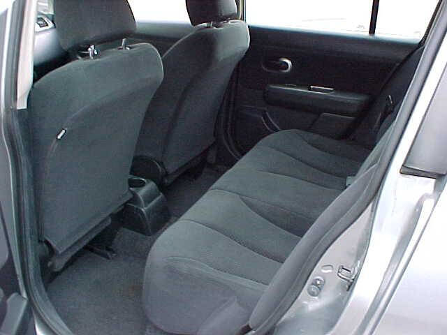 Used 2011 Nissan Versa 1.8 S w/ Plus Pkg image 9