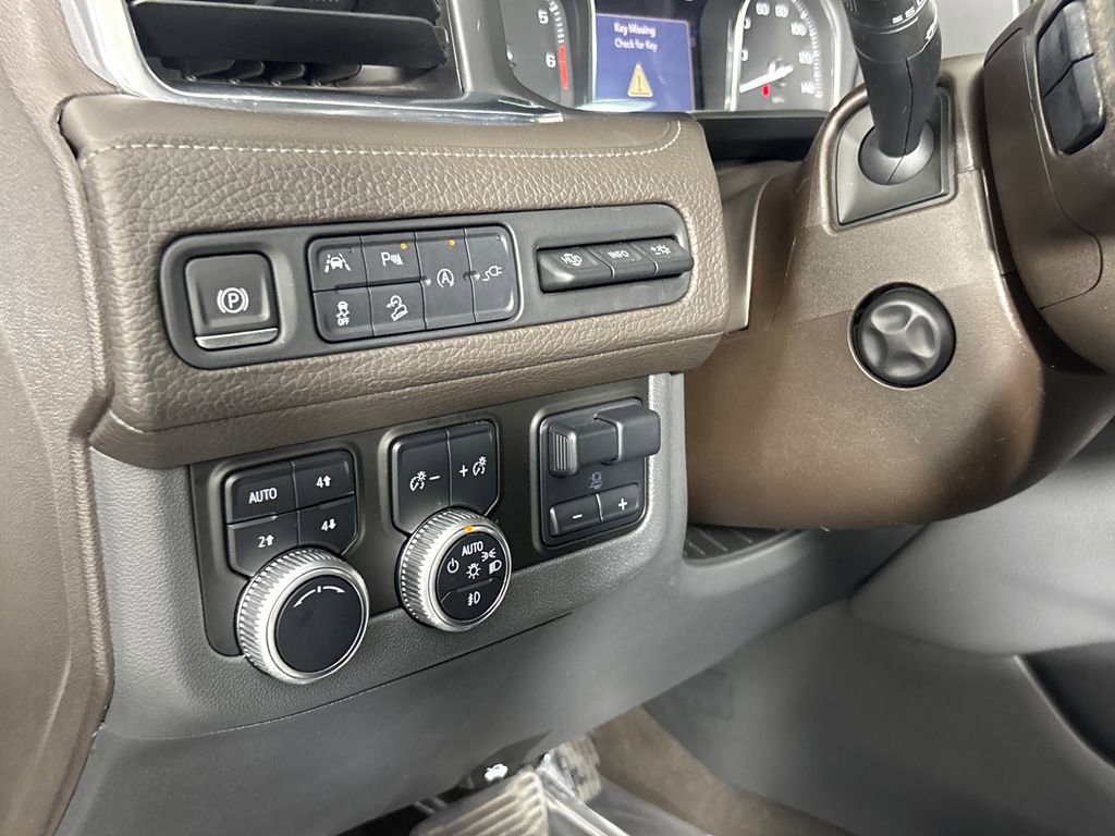 Used 2021 GMC Yukon Denali w/ Denali Premium Package image 12