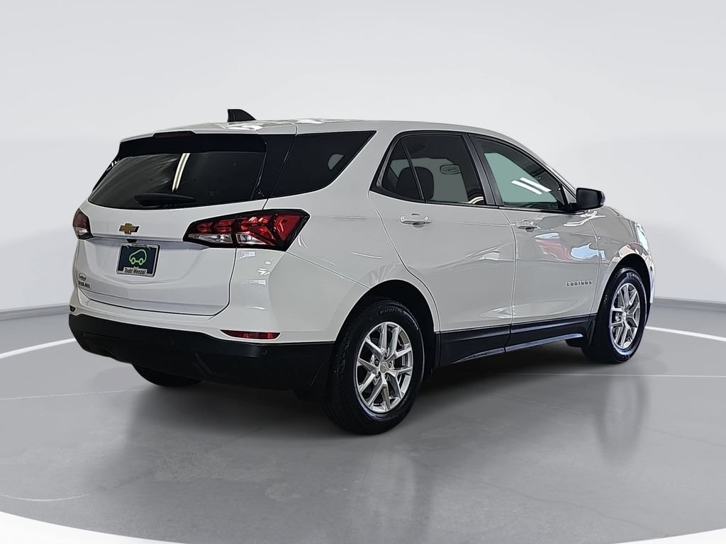 Certified 2024 Chevrolet Equinox LS w/ LS Convenience Package FWD image 3