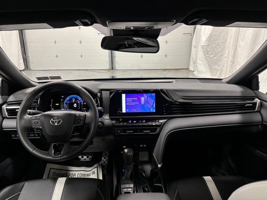Used 2026 Toyota Camry Hybrid FWD image 43