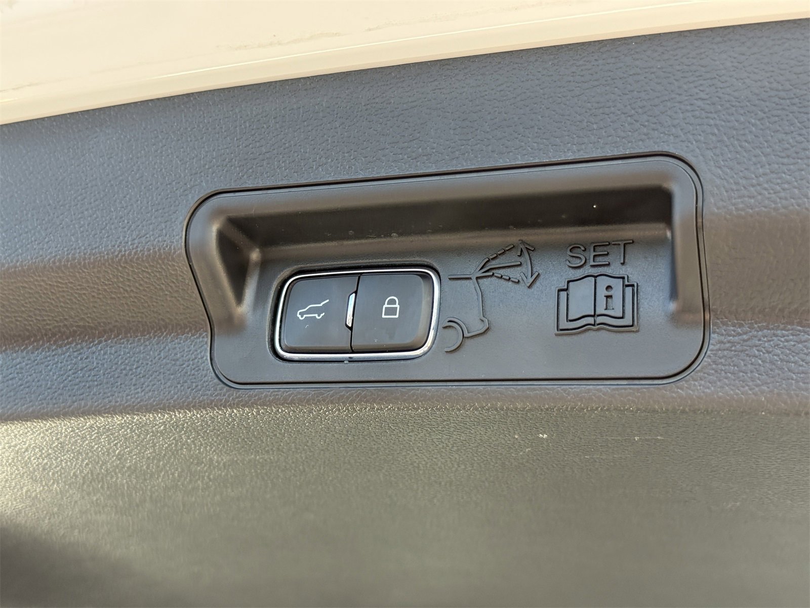 Used 2023 Ford Explorer 4WD image 9