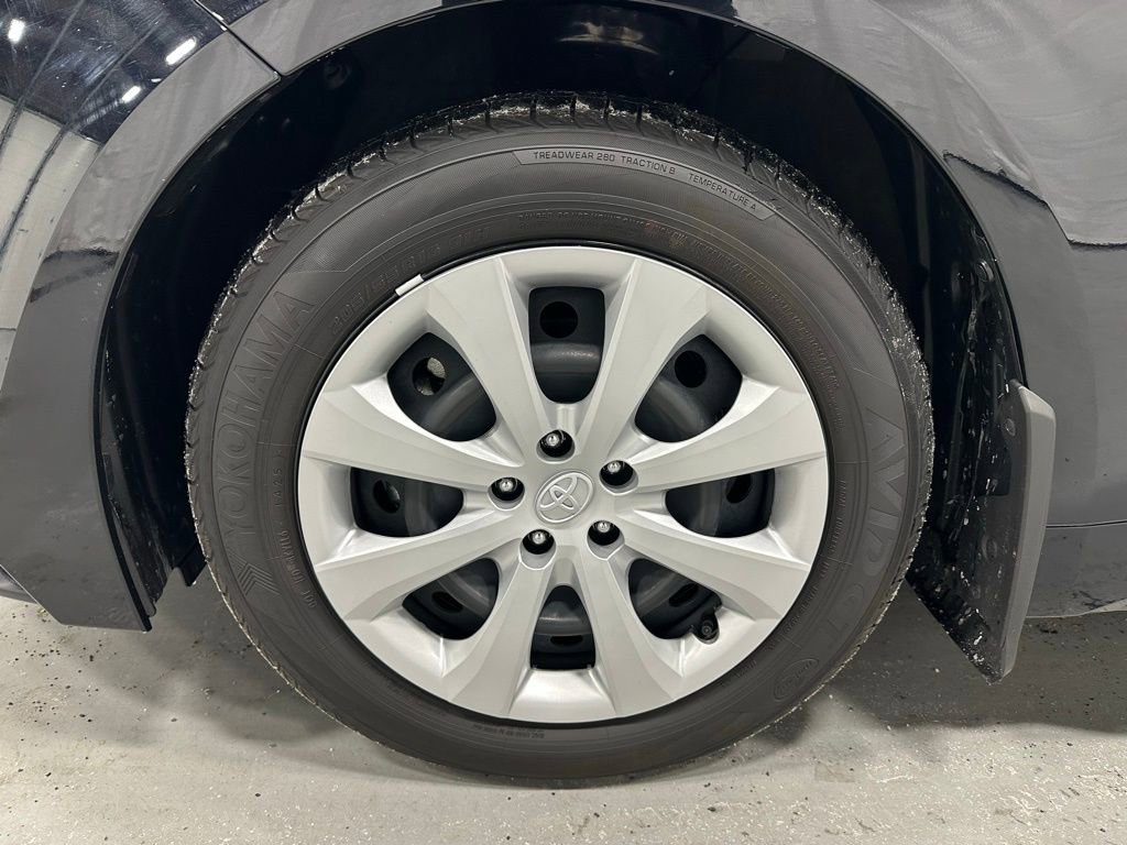 Used 2025 Toyota Corolla LE image 60