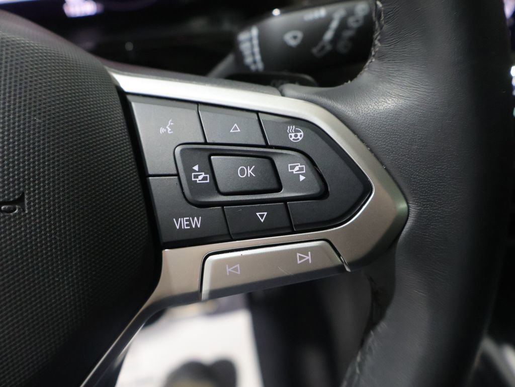 Used 2025 Volkswagen Atlas SEL Premium R-Line image 36