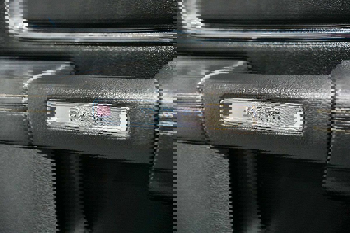 Used 2018 RAM 1500 Laramie image 19