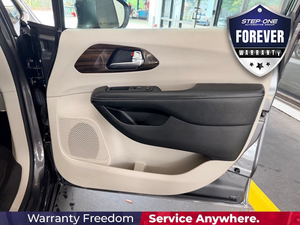 Used 2021 Chrysler Pacifica Limited AWD/4WD image 36