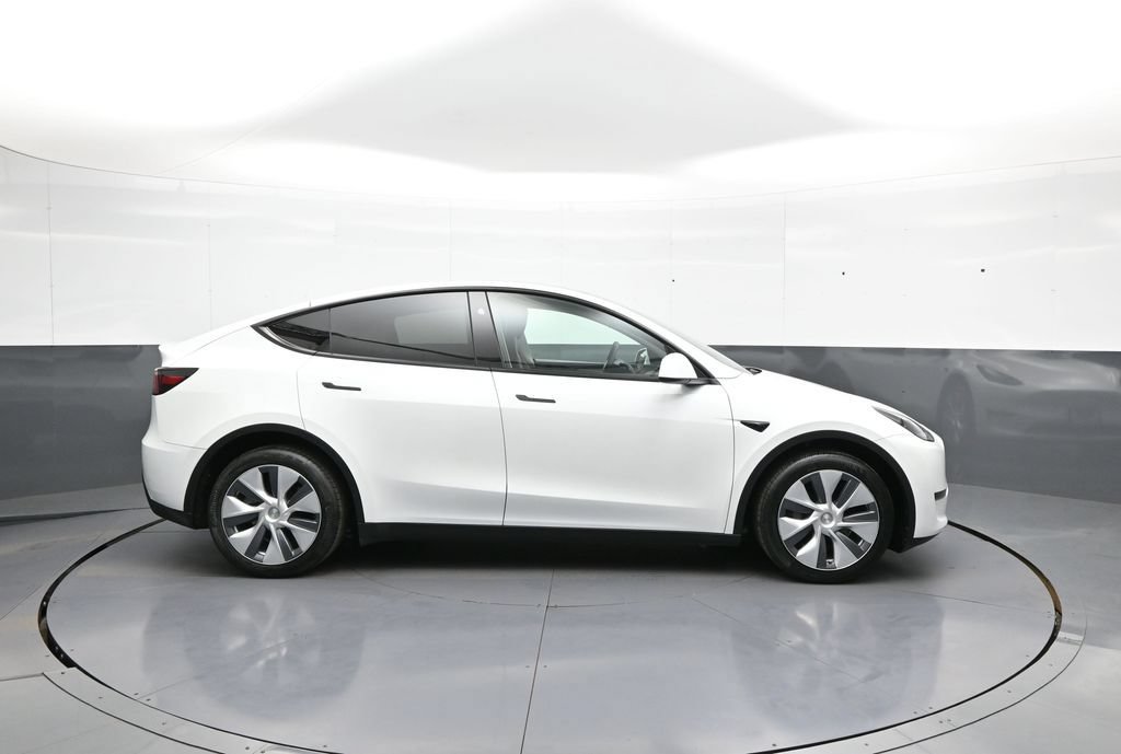 Used 2024 Tesla Model Y Long Range AWD/4WD image 5
