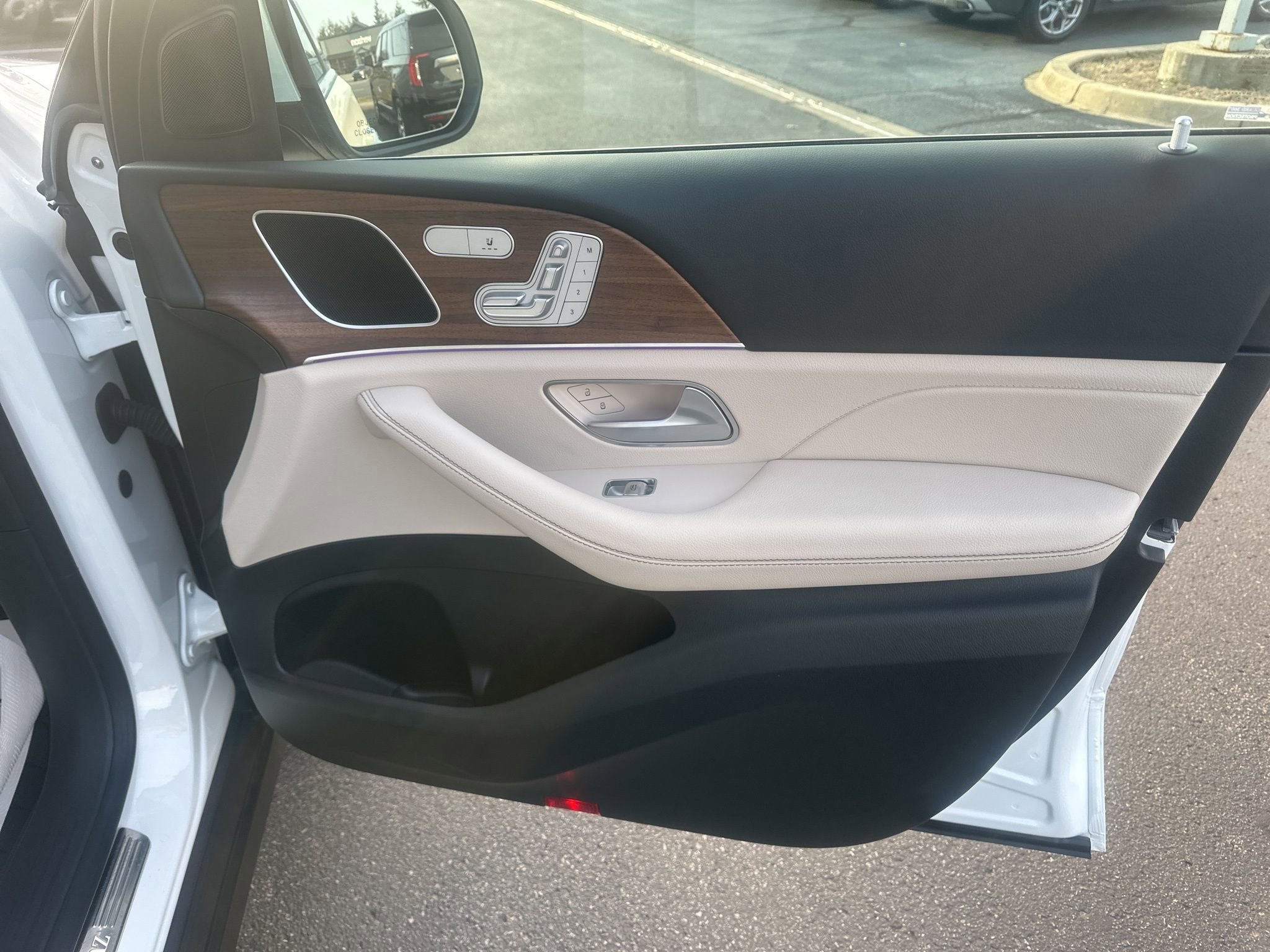 Used 2025 Mercedes-Benz GLE 350 4MATIC image 9
