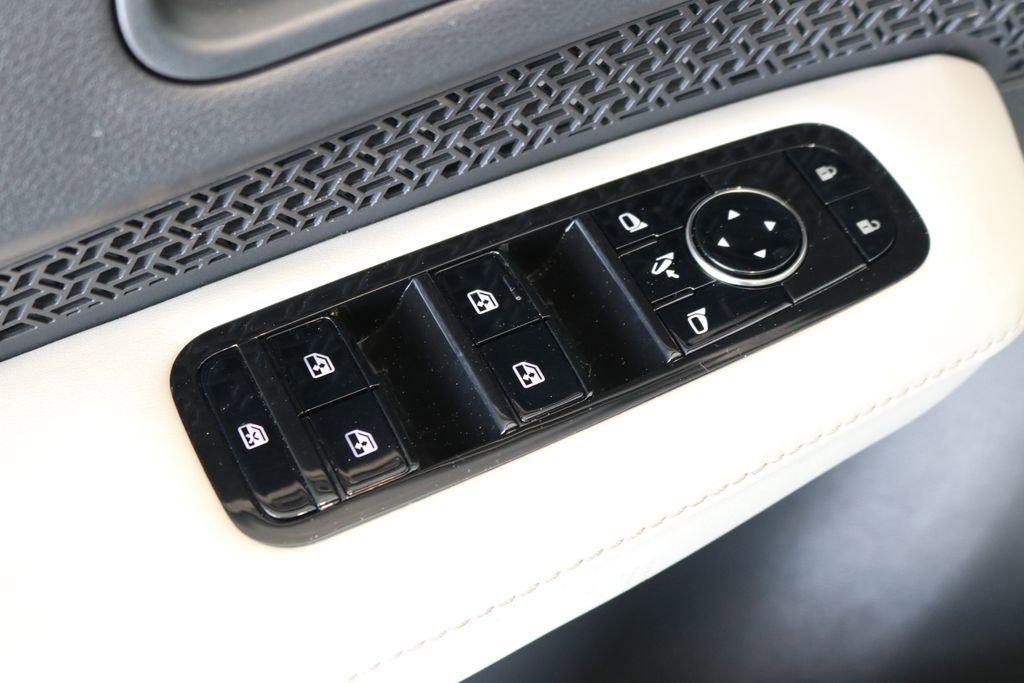 Used 2023 Nissan Ariya AWD image 14