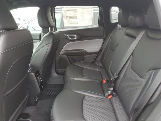Used 2024 Jeep Compass Latitude w/ Convenience Group AWD/4WD image 12
