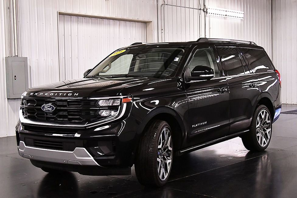 Used 2025 Ford Expedition Platinum w/ Platinum Ultimate Package AWD/4WD image 3