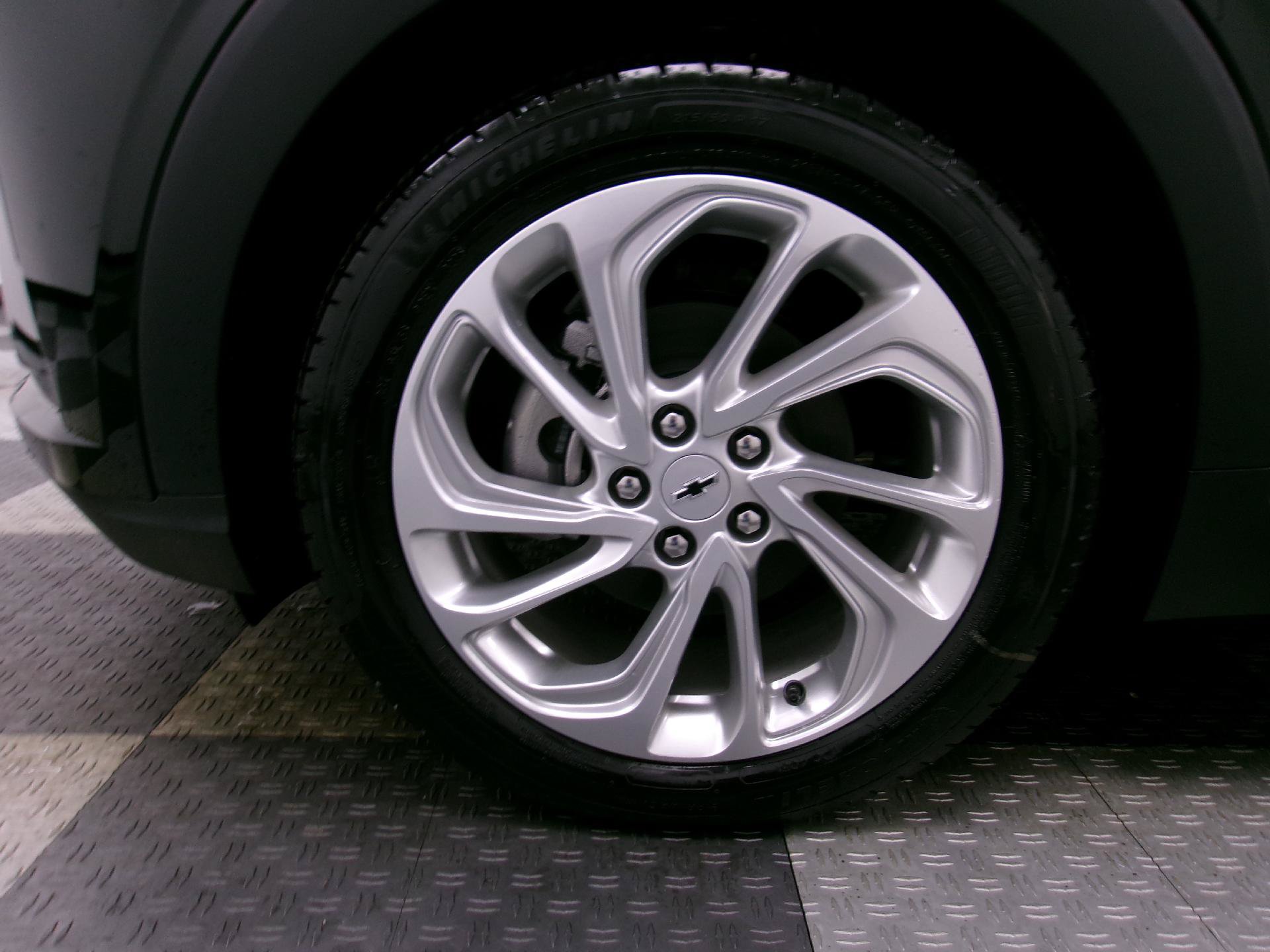 New 2027 Chevrolet Bolt LT w/ Comfort Package FWD image 16