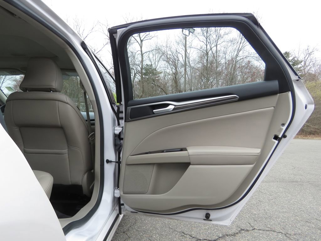 Used 2017 Ford Fusion SE image 15