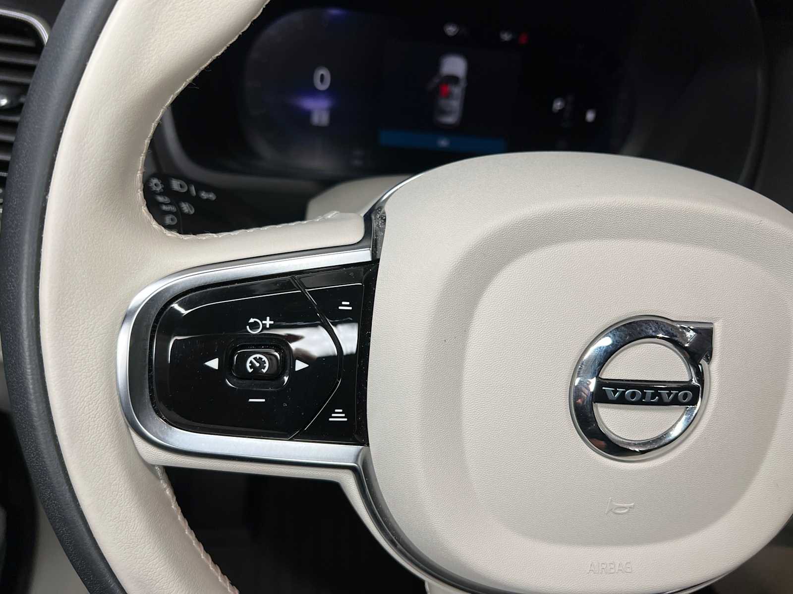 Used 2024 Volvo XC90 B6 Ultimate w/ Lounge Package image 28