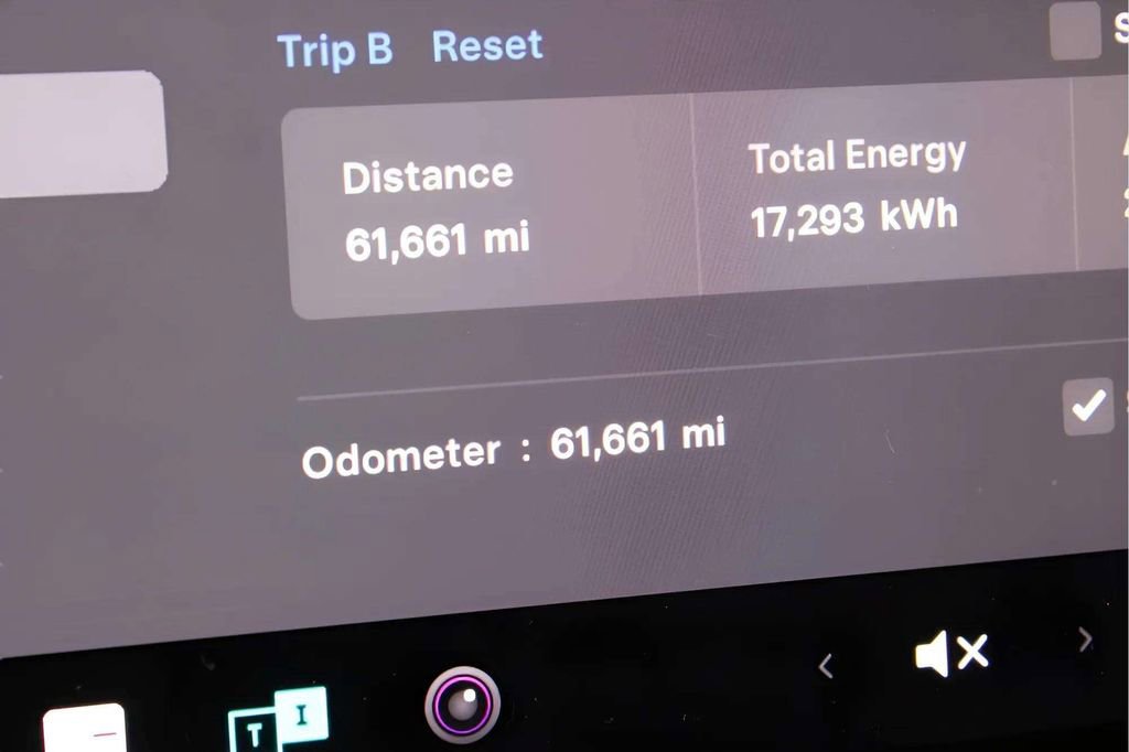 Used 2022 Tesla Model Y Long Range image 19