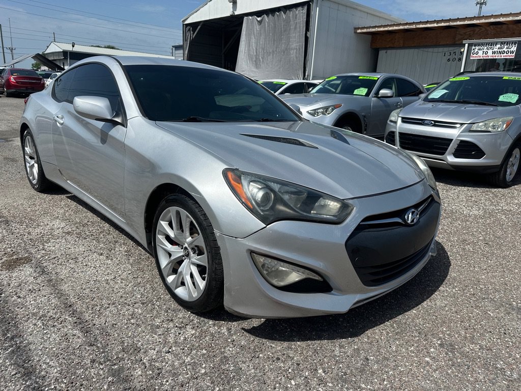 Used 2014 Hyundai Genesis 2.0T RWD image 3