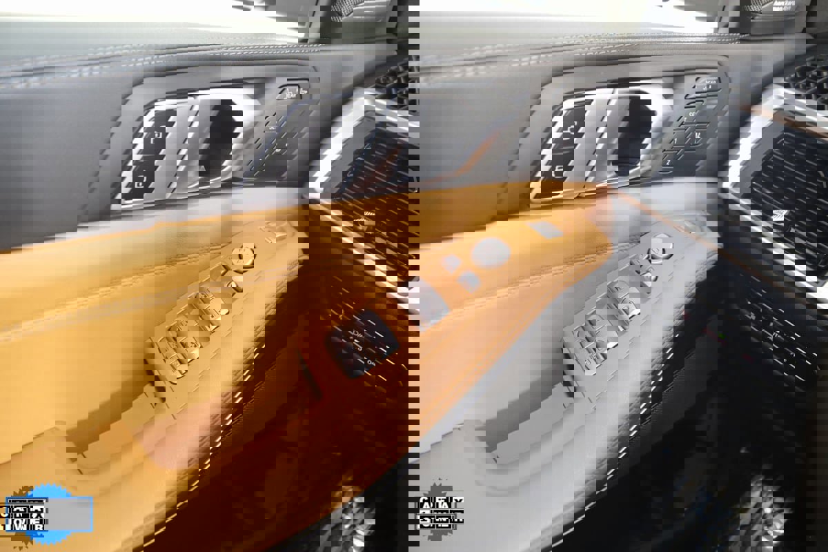 Used 2024 BMW X7 xDrive40i w/ M Sport Package image 40