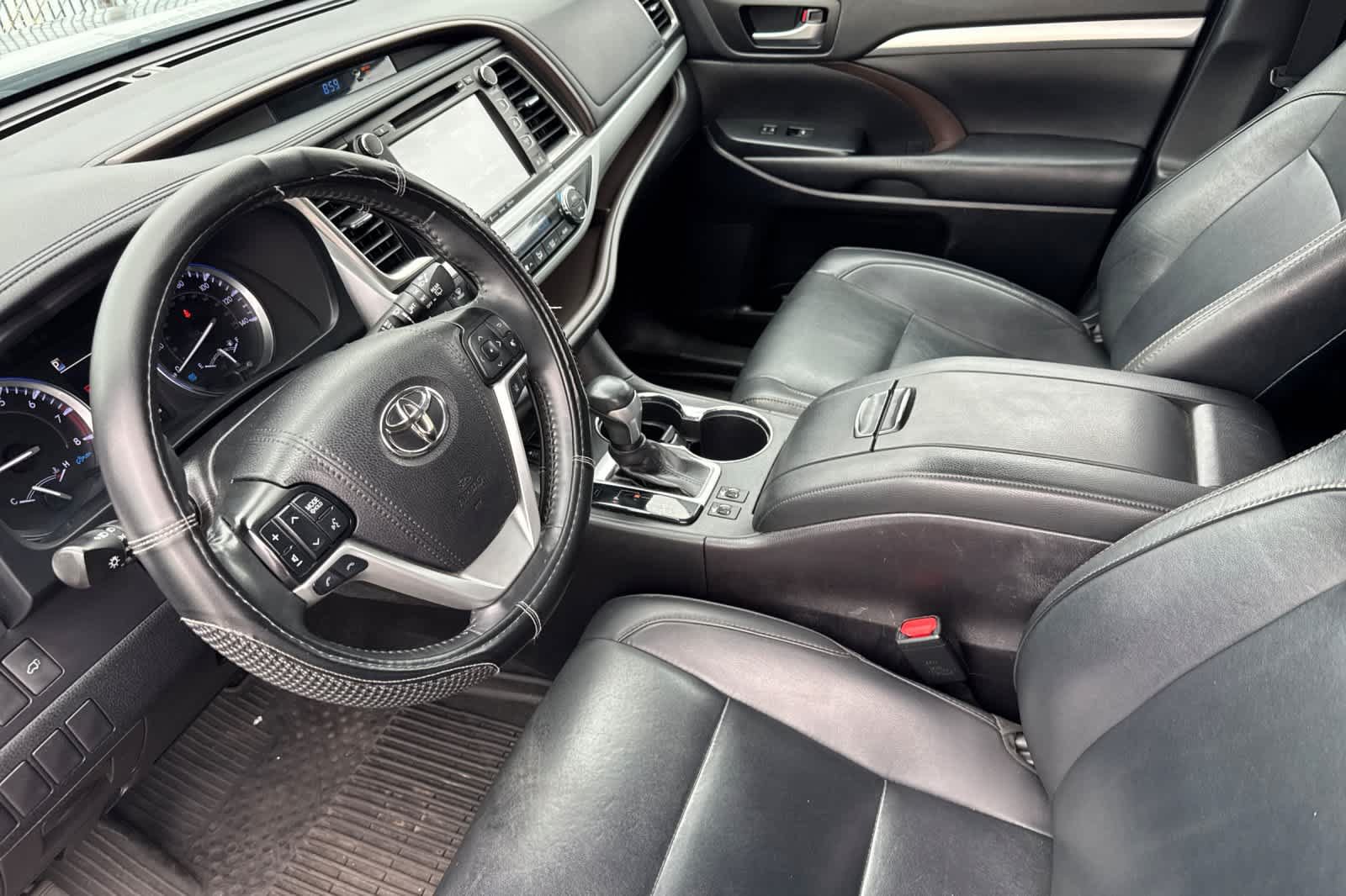Used 2019 Toyota Highlander XLE AWD/4WD image 9