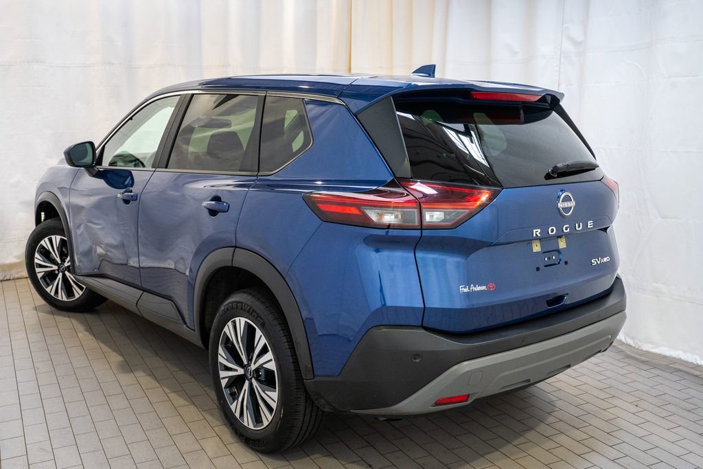 Used 2023 Nissan Rogue SV image 3