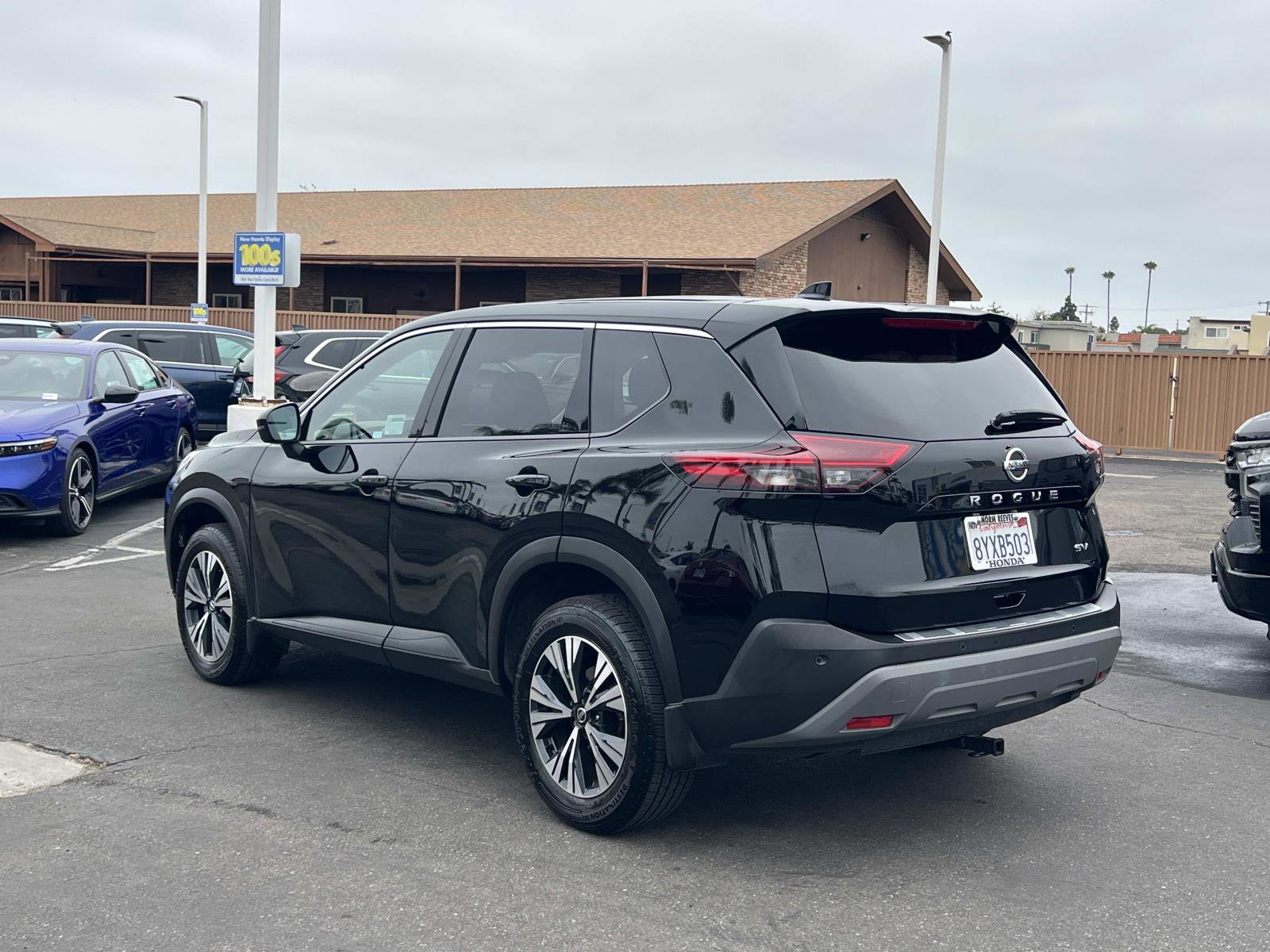 Used 2021 Nissan Rogue SV FWD image 3