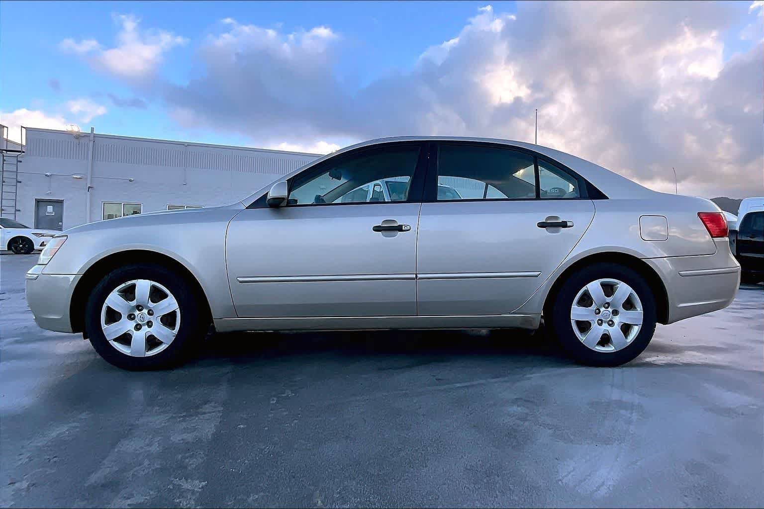 Used 2010 Hyundai Sonata GLS FWD image 3