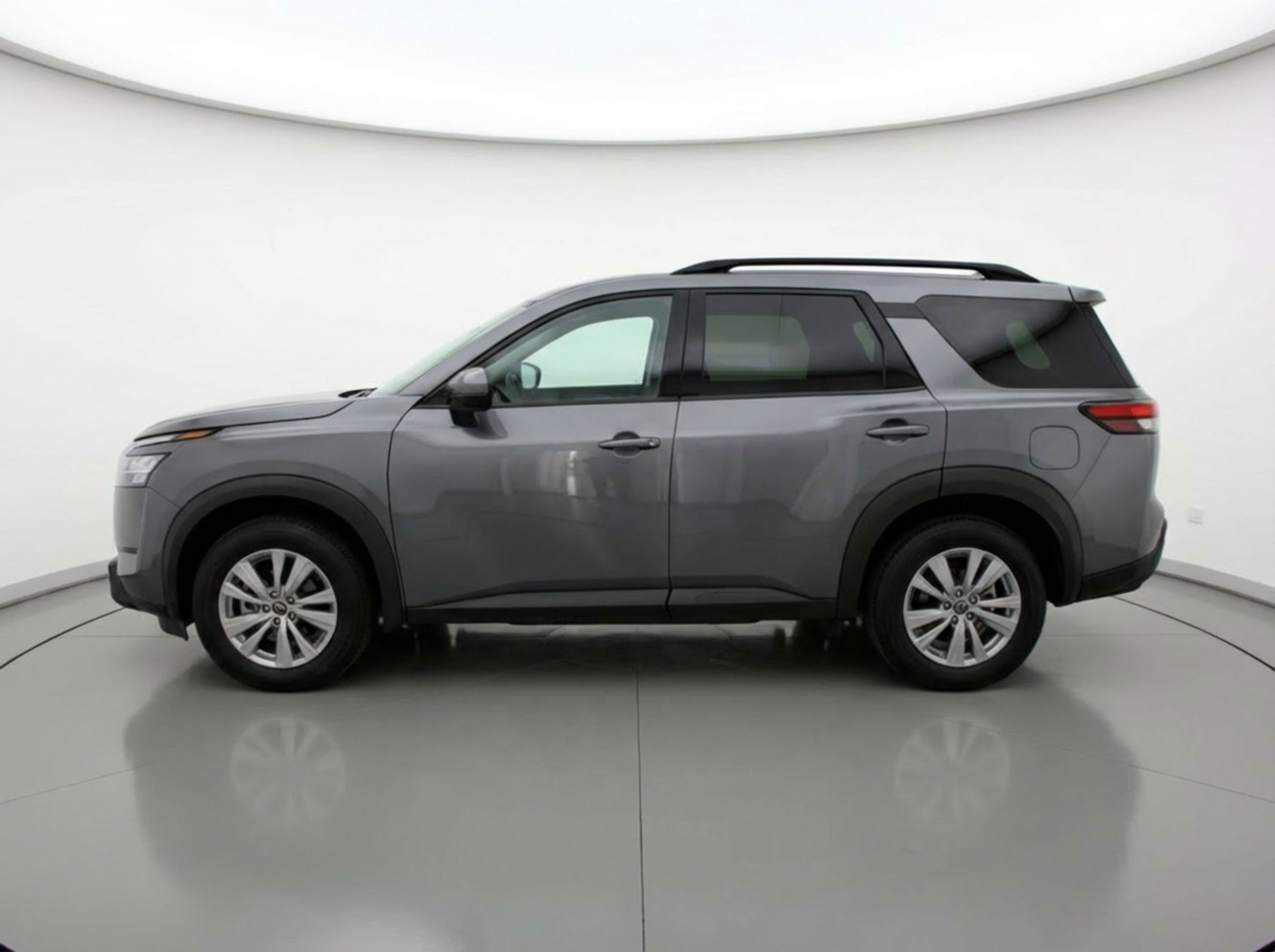Used 2025 Nissan Pathfinder SV image 5