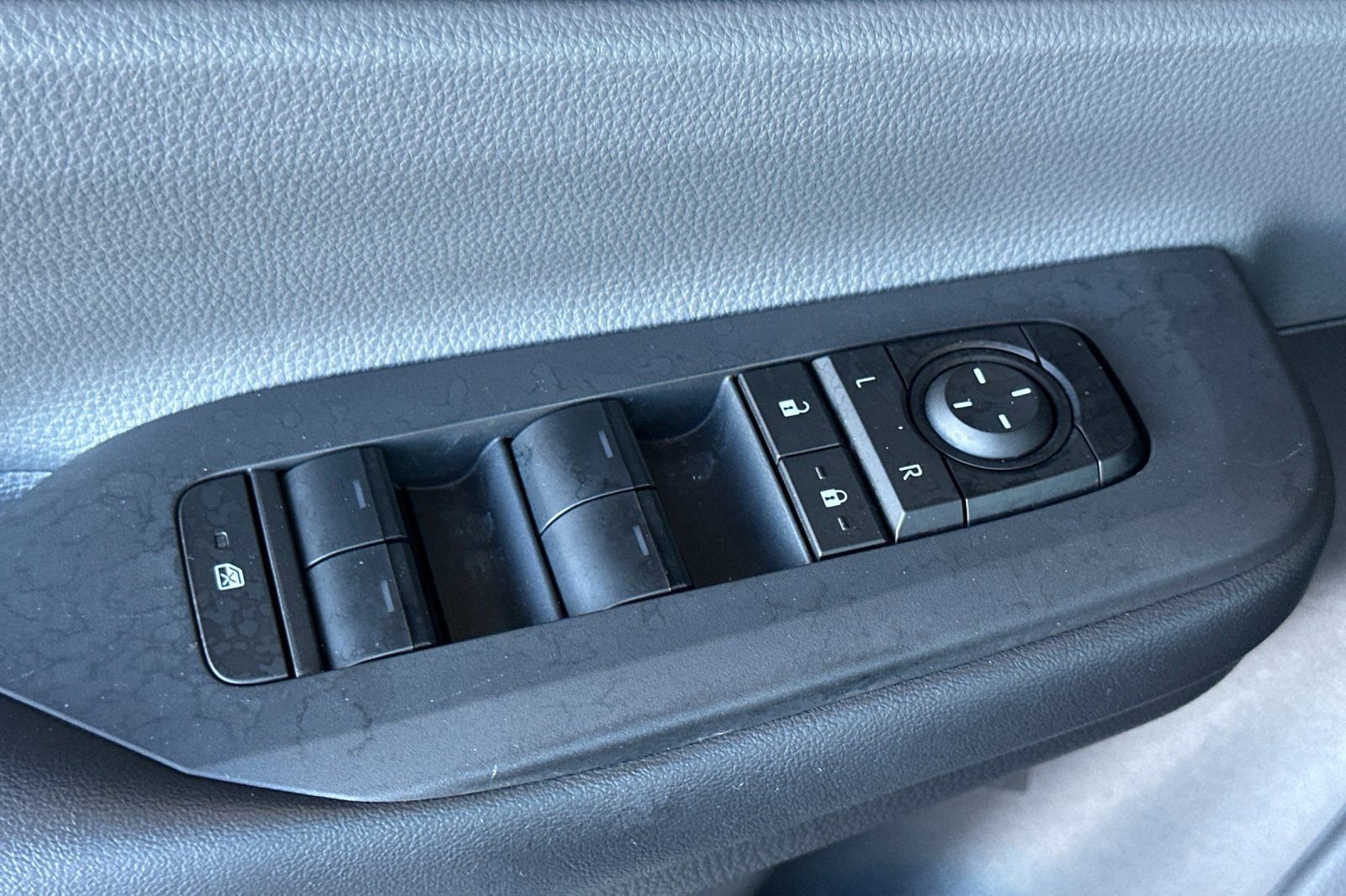 Used 2025 Toyota Prius LE image 13