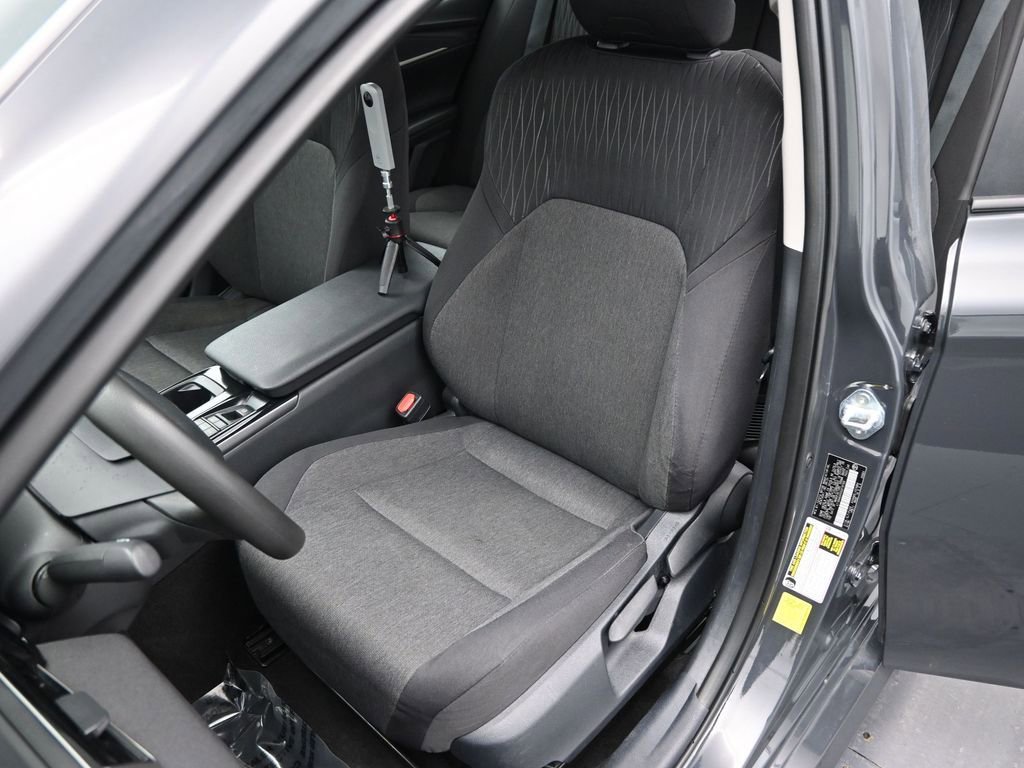 Used 2025 Toyota Camry LE image 10