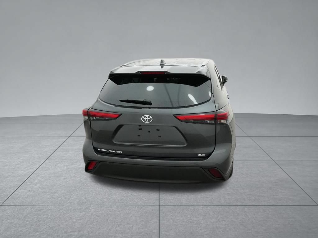 Used 2023 Toyota Highlander XLE FWD image 9