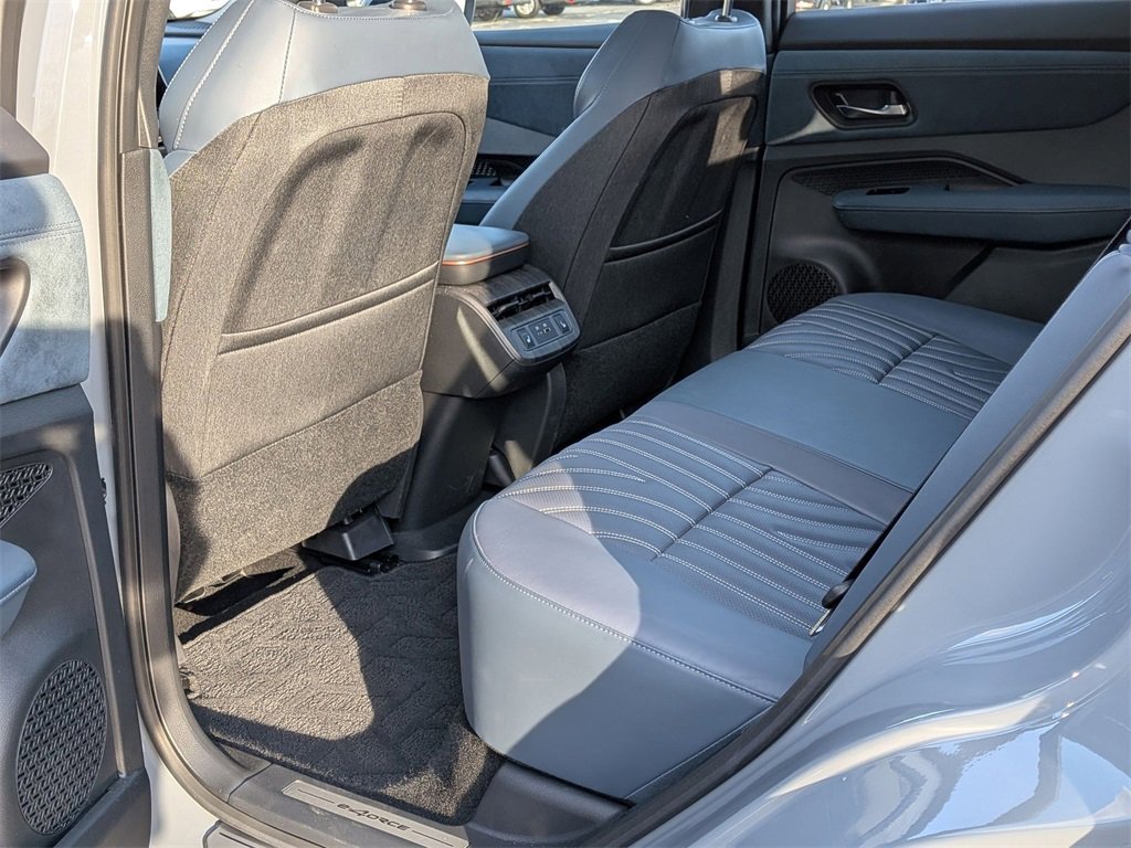 Used 2024 Nissan Ariya AWD image 18