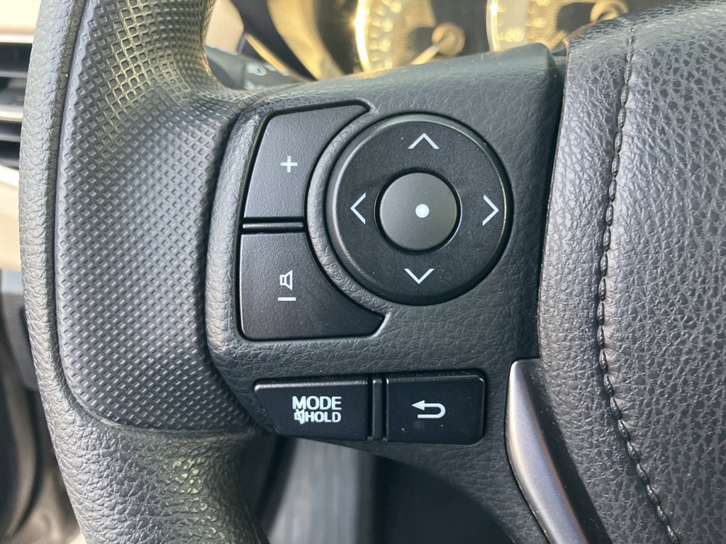 Used 2015 Toyota Corolla L image 16