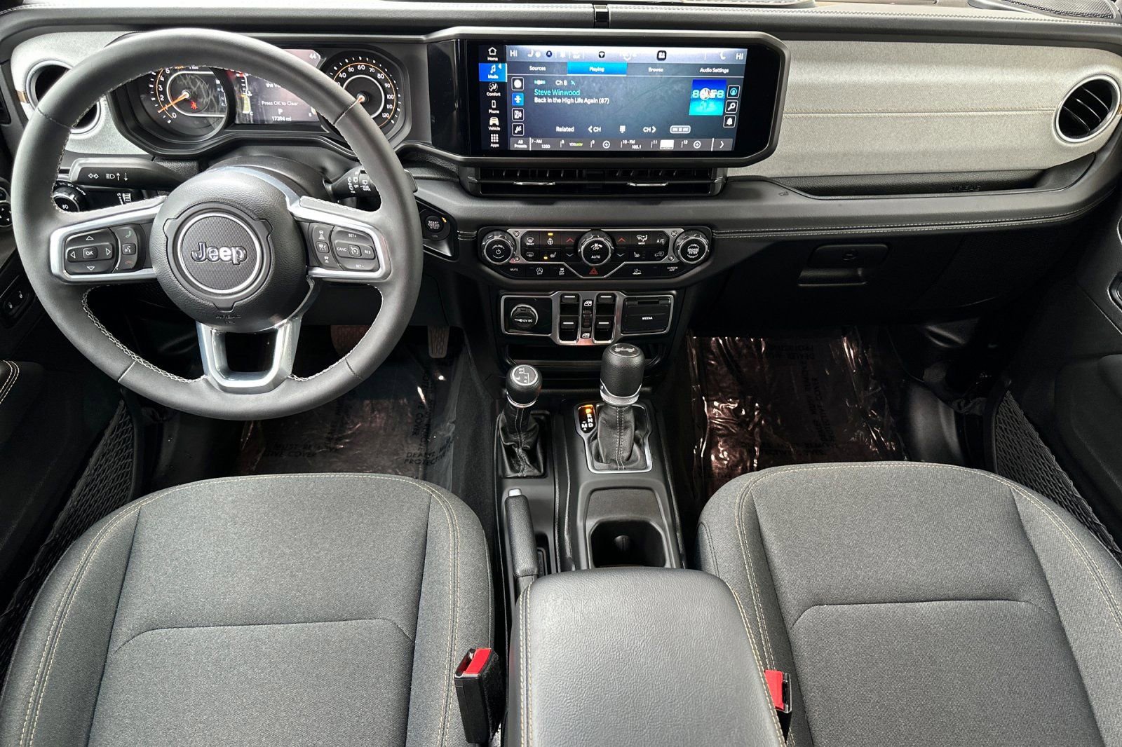 Used 2025 Jeep Wrangler Sahara image 13