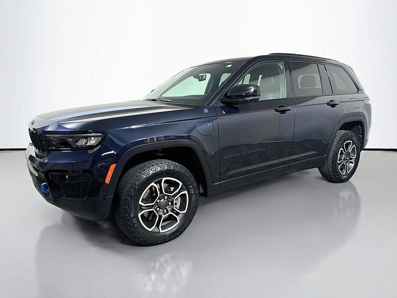 Used 2022 Jeep Grand Cherokee Trailhawk w/ Advanced Protech Group II AWD/4WD image 3