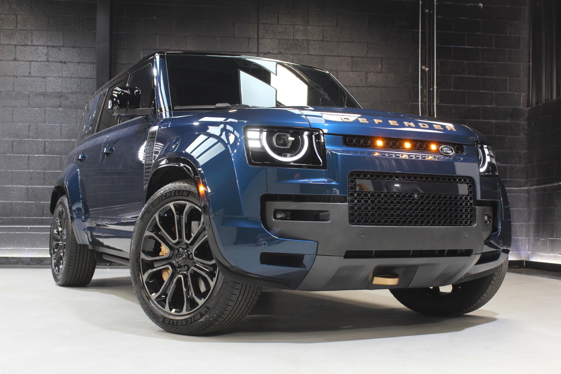 Used 2026 Land Rover Defender 110 image 8