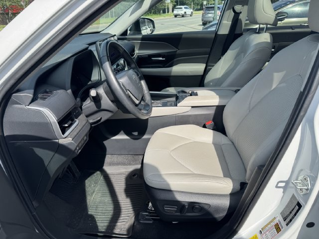 Used 2024 Toyota Grand Highlander AWD image 26