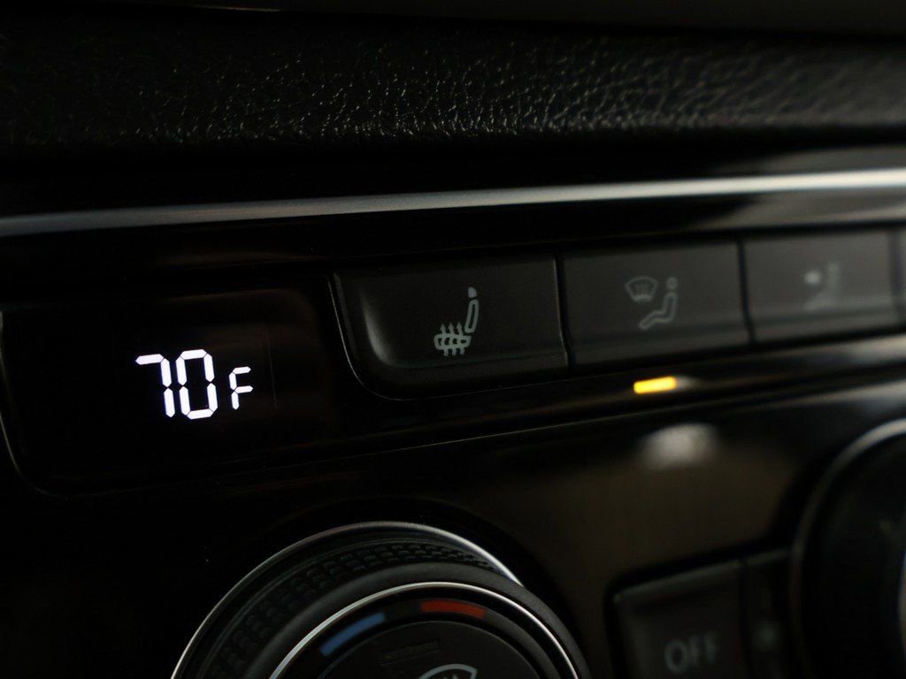 Used 2022 Volkswagen Atlas Cross Sport SE image 49