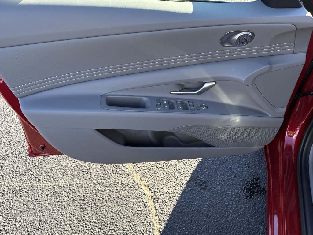 Used 2025 Hyundai Elantra SEL FWD image 10