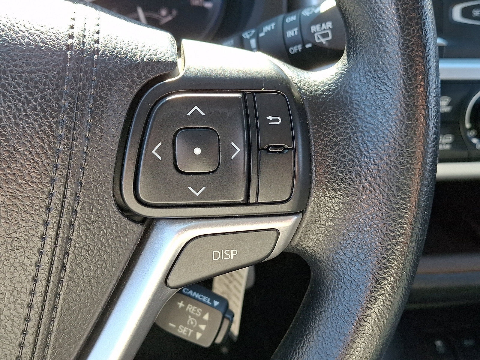 Used 2016 Toyota Highlander LE AWD/4WD image 28