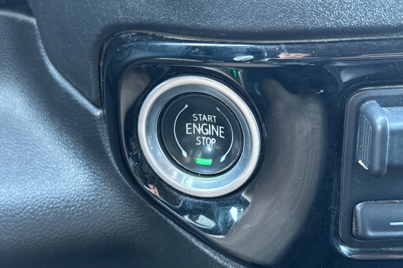 Used 2024 Chevrolet Silverado 2500 LT AWD/4WD image 33