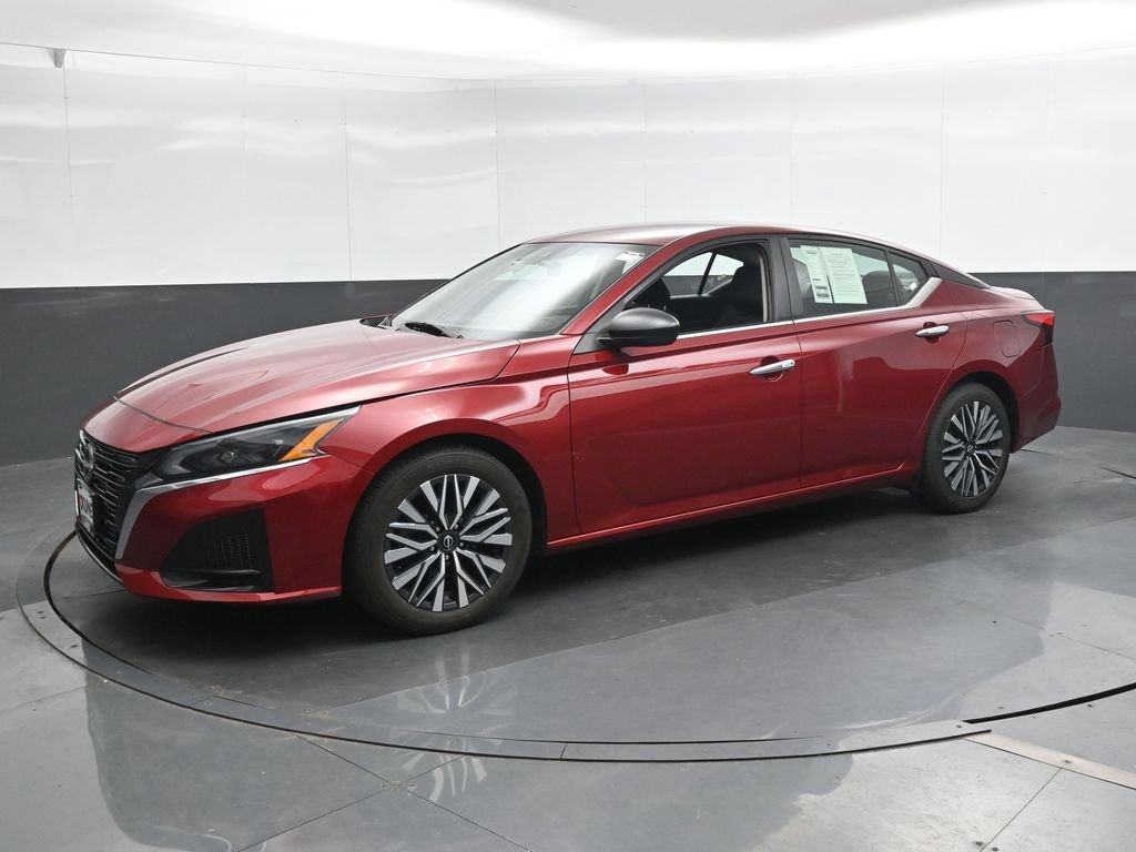 Used 2025 Nissan Altima 2.5 SV FWD image 8