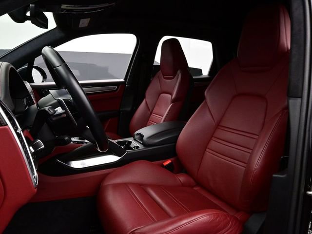 Certified 2022 Porsche Cayenne Turbo S image 5