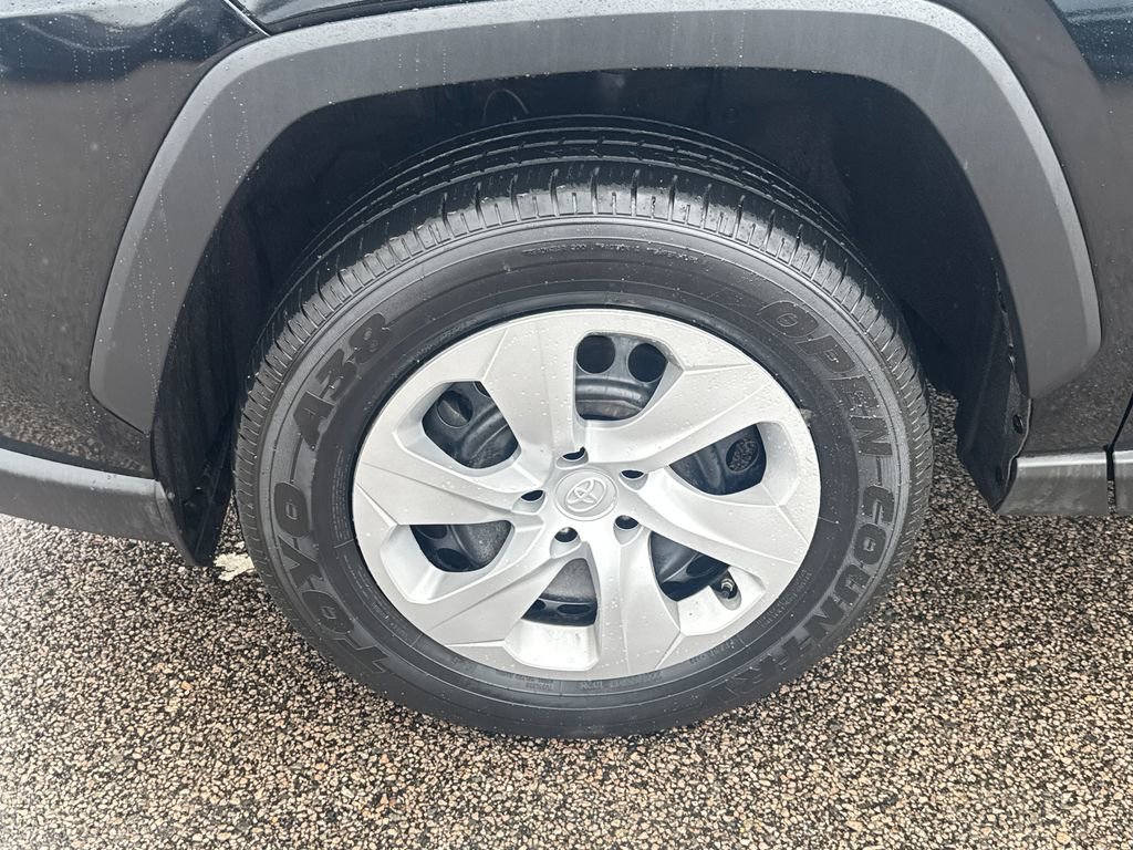 Used 2024 Toyota RAV4 LE image 37