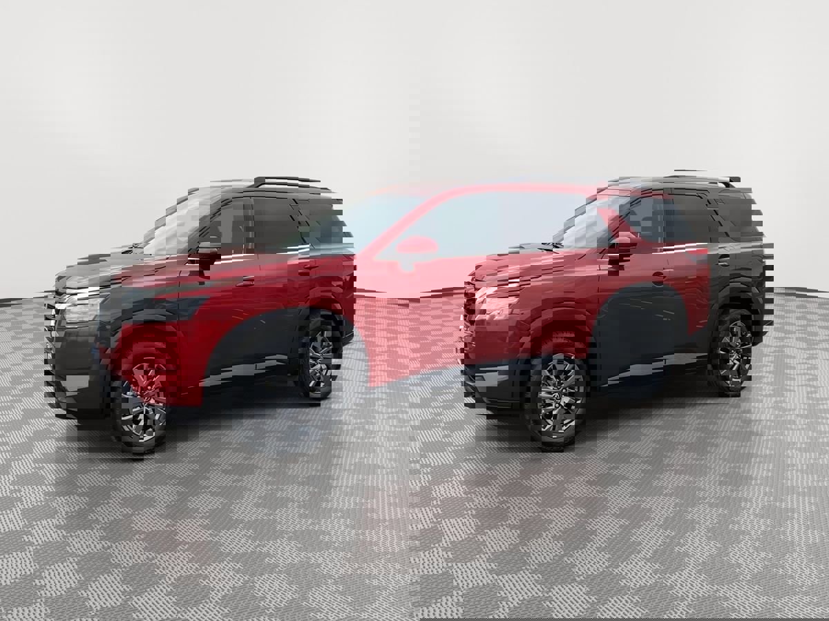Used 2024 Nissan Pathfinder SV image 3