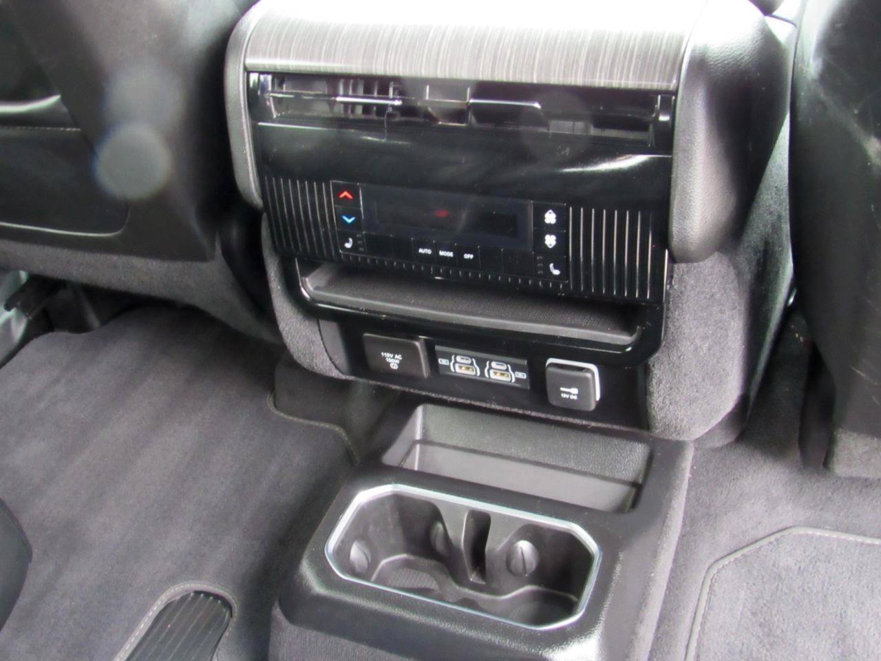 Used 2024 Jeep Wagoneer Series III AWD/4WD image 38