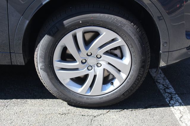 New 2025 Land Rover Discovery Sport S image 9