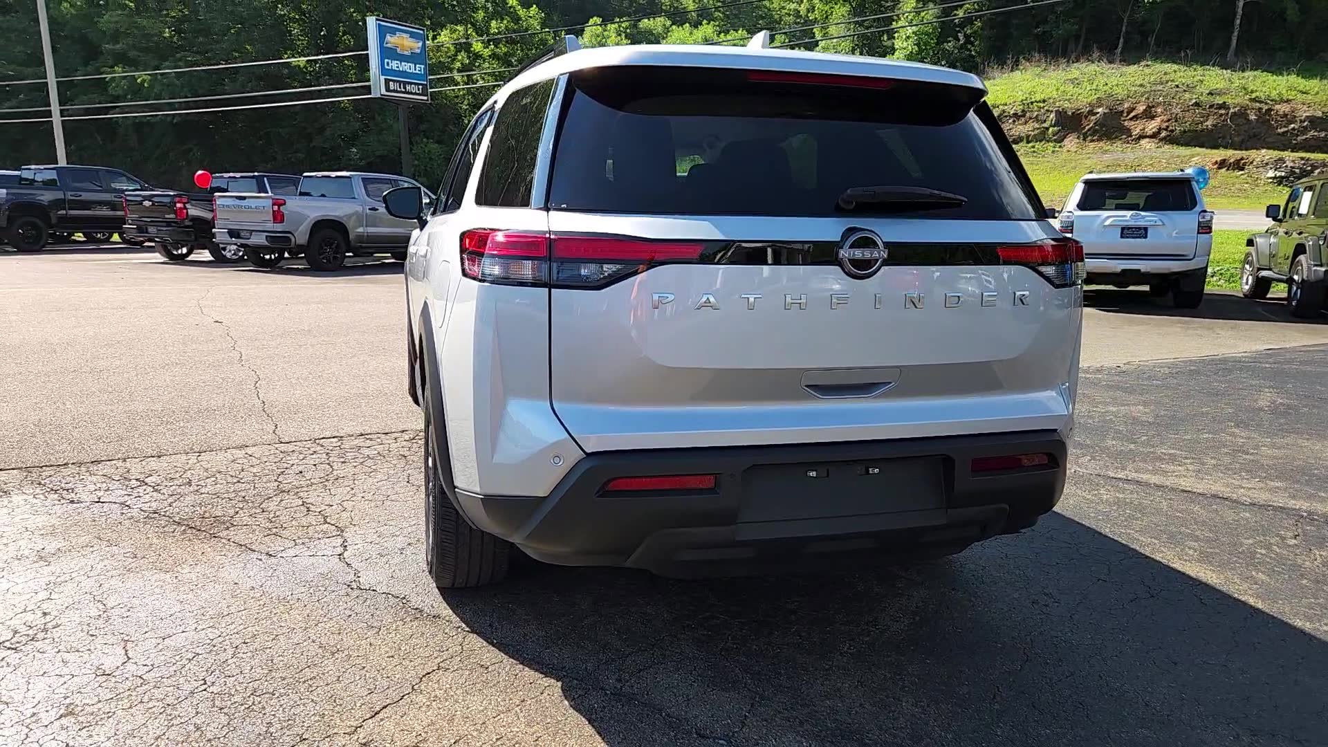Used 2025 Nissan Pathfinder SV image 19
