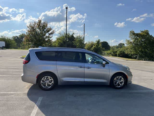 Used 2021 Chrysler Pacifica Limited FWD image 2