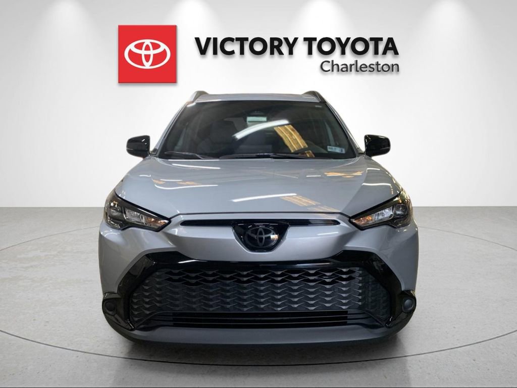Used 2025 Toyota Corolla Cross AWD Hybrid w/ Moonroof Package image 8